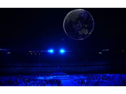 El globo terráqueo fue formado aproximadamente por 2000 drones, y fue uno de los momentos más épicos de la inauguración.