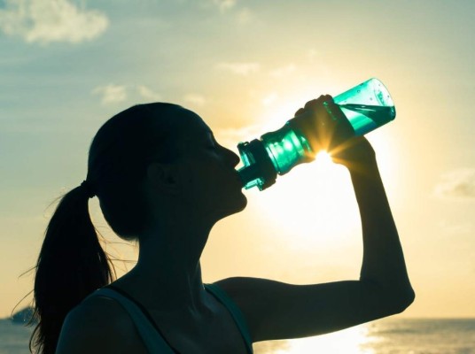 ¿Qué alimentos te pueden hidratar en verano?