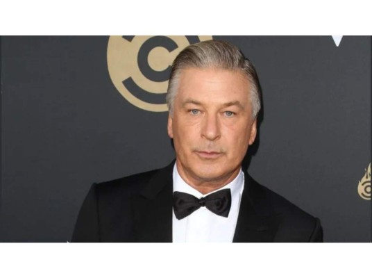 Alec Baldwin mata accidentalmente a directora de fotografía durante rodaje