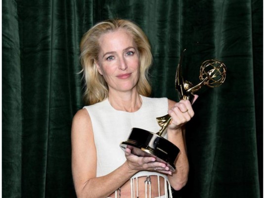 Gillian Anderson - Actriz de reparto en una serie dramática.