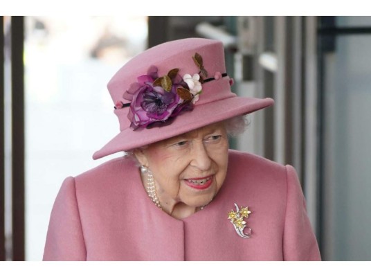Reina Isabel rechaza premio a Anciana del Año porque no se siente vieja