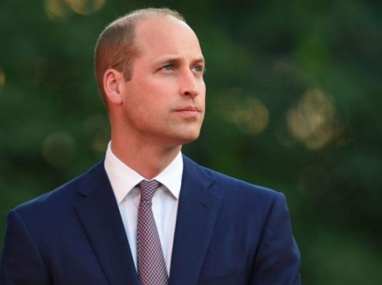 El príncipe William defiende a la realeza de acusaciones de racismo