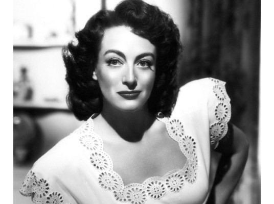 Joan Crawford<br/>La famosa actriz dejó absolutamente sin nada a dos de sus hijos al morir en 1977. “Es mi intención no incluir ninguna disposición en este documento para mi fruto Christopher o mi hija Christina por razones que son bien conocidas'', se manifestó en un documento adquirido por The Guardian.<br/>