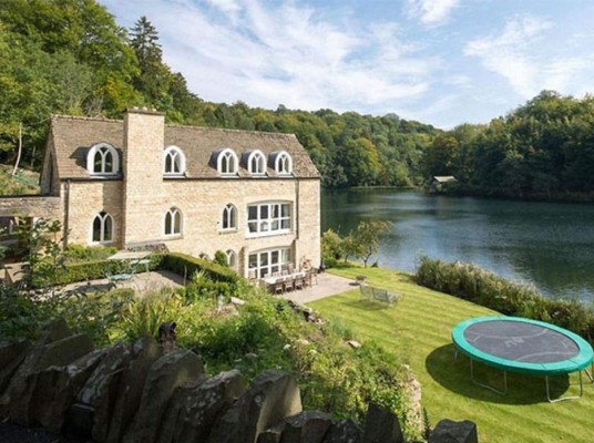 Gatcombe Park: Es el lugar donde vive la princesa Anne y su hija.