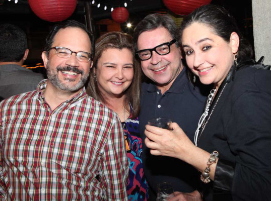 Noche de fiesta en Rojo