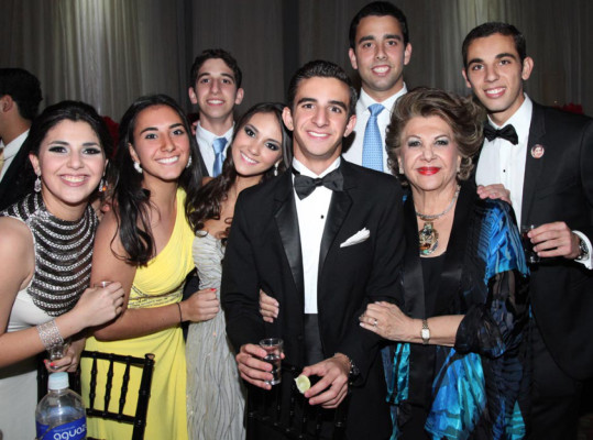 La prom de la Escuela Americana