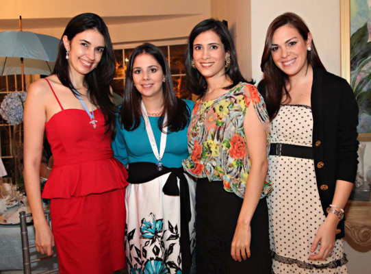 Fiesta azul para Mireya Rock