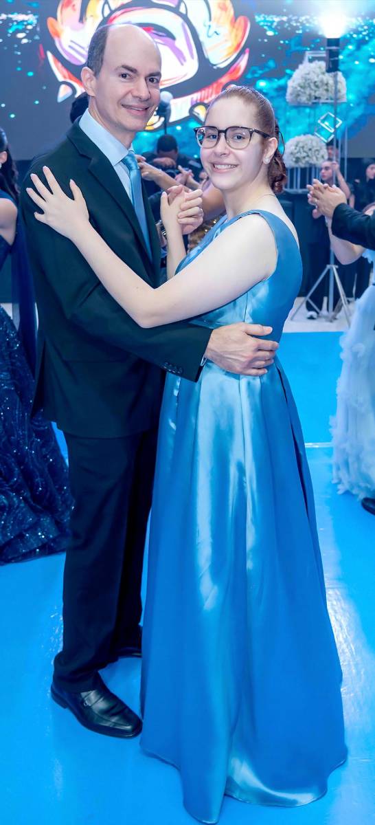 Desfile de Padres e Hijos en la gala de graduación de la Escuela Internacional Sampedrana 2026