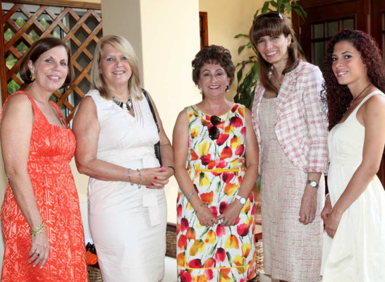 Almuerzo en casa de Luisa Belzuz de los Ríos