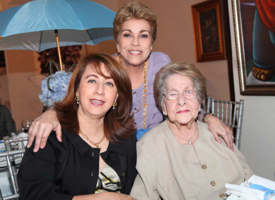 Fiesta azul para Mireya Rock