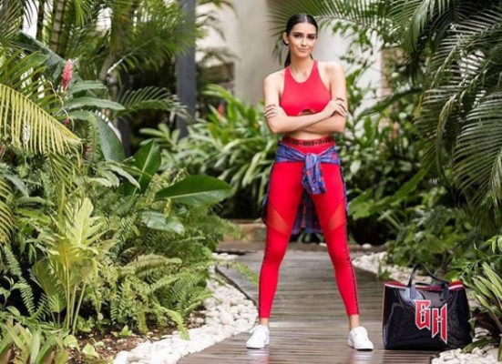 Siempre lista, una figura espectacular después de un embarazo requiere de esfuerzo y dedicación y ella lo sabe. Infaltable su workout outfit, en este caso Atenas prefiere la colección de Tommy Hilfiger y Gigi Hadid, #tommyxgigi, para lograr una figura de impacto