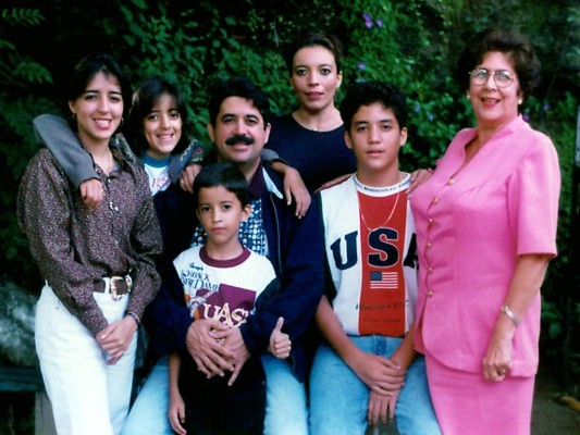 $!Xiomara Castro-Zelaya es descrita por sus allegados como una mujer de familia, cariñosa y sensible Foto Archivo Personal