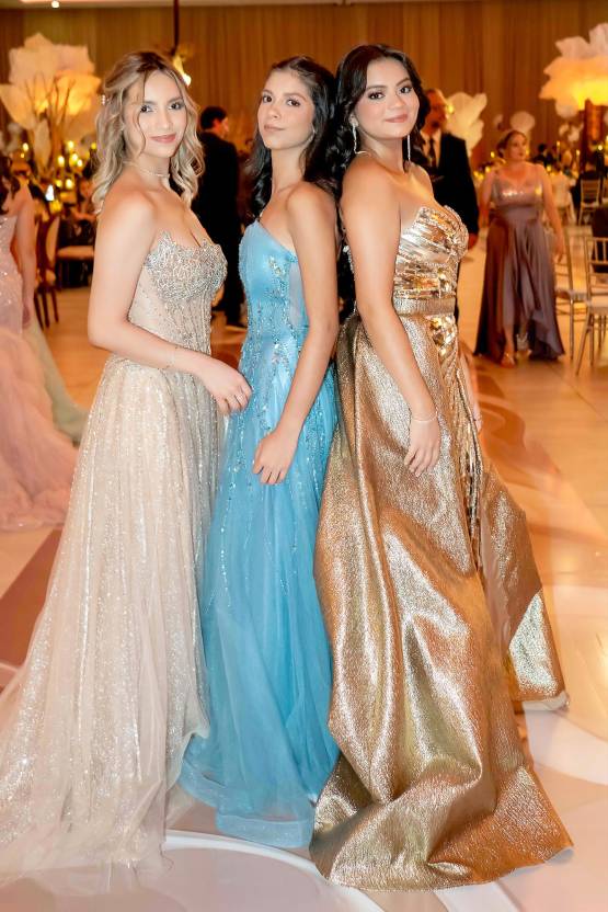 En un ambiente de elegancia, glamour y celebración, 52 graduados de la Serán School protagonizaron una inolvidable velada en el Hotel Copantl &amp; Convention Center, donde familiares y amigos se dieron cita para compartir uno de los momentos más importantes de sus vidas.