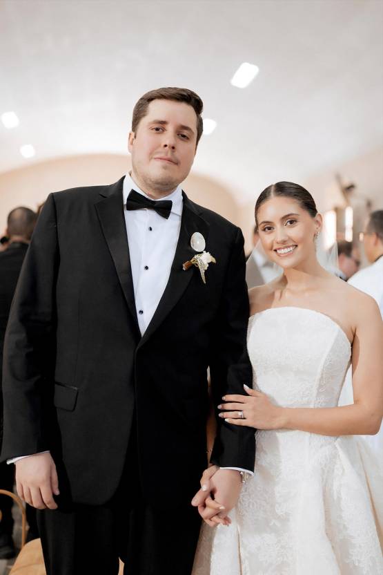 En una tarde maravillosa en la ciudad de Copan Ruinas se llevo a cabo la boda eclesiástica de Johannes Múller y Ruth Panayotti en la Iglesia San José Obrero de Copán Ruinas, un momento especial que reunió a sus familiares y amigos más cercanos para la celebración de su matrimonio.