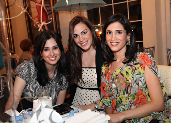 Fiesta azul para Mireya Rock