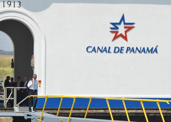 Obama visita el canal de Panamá