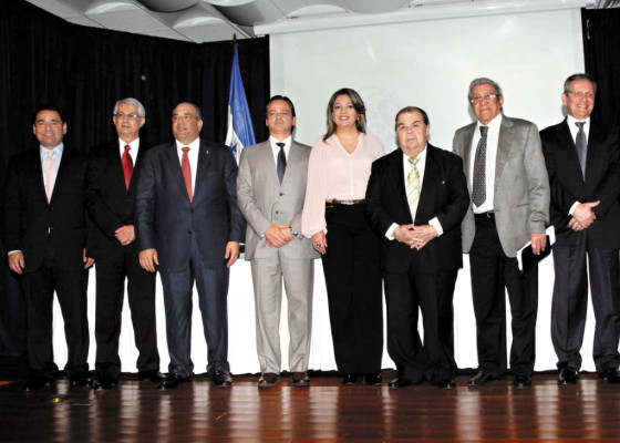 René Becerra, Jacobo Atala, Camilo Atala, Rodrigo Cordón, Georgina Barahona, José Rafael Ferrari, Miguel Facussé y Fredy Nasser