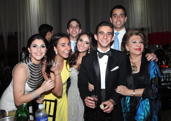 La prom de la Escuela Americana
