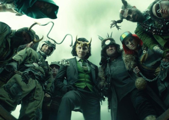 Retorno del Rey<br/> Luego de su trágica muerte en Avengers: Endgame (spoiler alert) parecía ser el final de este personaje amado y odiado a partes iguales. Sin embargo, el príncipe de Asgard siempre tiene un truco bajo la manga y podremos ver sus aventuras a través del tiempo y el espacio una vez más.<br/>