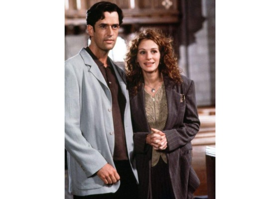 La boda de mi mejor amigo (1997)<br/>Julia Roberts regresa para darnos una lección de estilo. Si en Pretty Woman buscaban resaltar la feminidad a través de las prendas, en este film buscan ir por un toque más andrógino, con trajes compuestos y pantalones largos. Un ejercicio de libertad que rara vez se había visto antes pero que sería de lo más común gracias a su influencia. <br/>