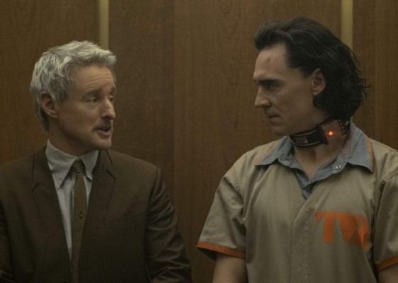 Elenco estelar<br/> No solo tendremos de vuelta al carismático Tom Hiddleston, sino contaremos con las actuaciones de grandes nombres en la industria como Owen Wilson y Sophia Di Martino. Marvel jamás se equivoca con sus cast y esta serie no es la excepción.<br/>