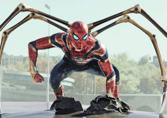 Spider-Man: No Way Home<br/>Hablando de cerrar una saga, Tom Holland cierra su trilogía como Spider-Man con su mejor entrega hasta ahora. Más allá de las sorpresas dimensionales que podrían aparecer, No Way Home logra retratar de manera perfecta la moral detrás de cada buena historia del querido trepamuros. Si las anteriores entregas eran sobre aprender a ser el asombroso Hombre Araña, esta trata sobre lo que significa ser Peter Parker. <br/>