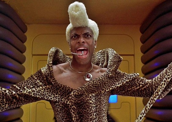 El quinto Elemento (1997)<br/>Saliéndose de los cánones de la moda moderna, El Quinto Elemento abraza las posibilidades que este arte puede ofrecer. Con diseños de Jean Paul Gautier, esta película destaca por ese toque tan campy como futurista digno de las mejores pasarelas. <br/>