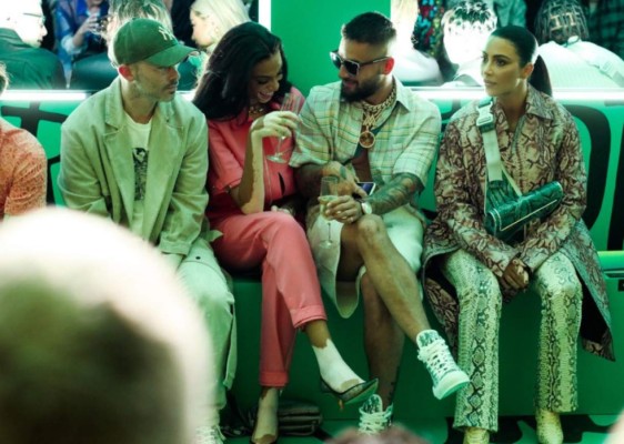 En el año 2019 fue invitada al desfile de Dior y estuvo sentada junto a Maluma, Kourtney y Kim Kardashian.