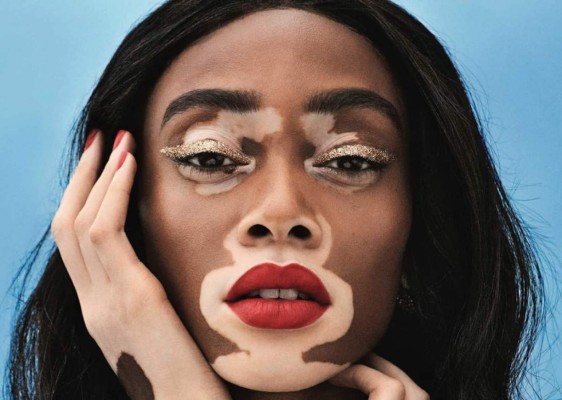 En 2021 modeló para Vogue México y Latinoamérica.