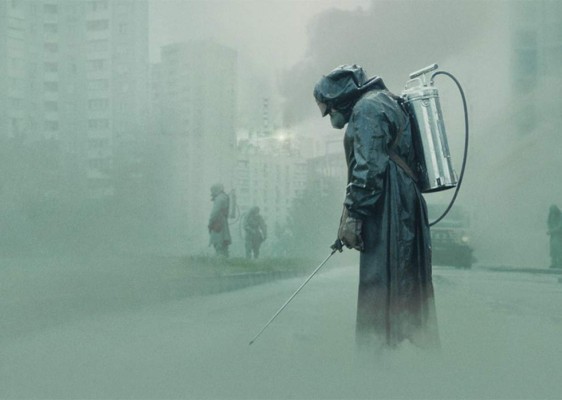 Chernobyl<br/>Para los amantes de la ciencia, la política o simplemente de las grandes historias. Chernobyl es una mini serie de HBO que relata los eventos alrededor del mayor accidente nuclear de la historia, sus causas y los eventos que le sucedieron. Chernobyl es una historia intrigante que no te puedes perder. <br/>