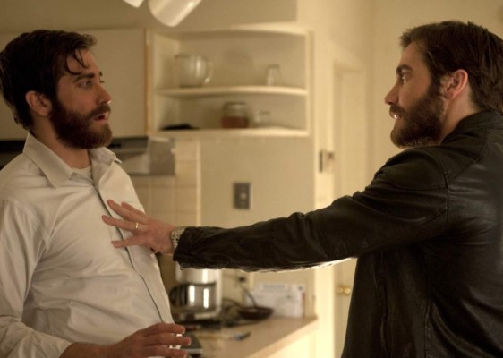 Enemy (2013)<br/> Denis Villeneuve nos ha dado grandes obras como Blade Runner 2049, Incendies e incluso la misteriosa Arrival. Pero su obra más críptica es esta. En Enemy seguiremos a Adam, interpretado por Jake Gyllenhaal, un hombre inconforme con su vida que un día viendo una película hace un descubrimiento aterrador: uno de los actores es idéntico a él. Su obsesiva búsqueda por encontrar a este hombre lo llevará a vivir consecuencias que nunca hubiera imaginado. <br/>
