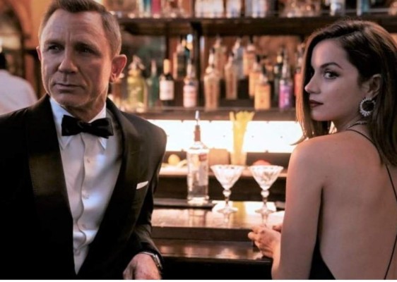 No Time to Die<br/>Todo tiene un final y 007 no es la excepción. Luego de que Daniel Craig nos brindara algunas de las mejores películas acción de los últimos 15 años como James Bond, él le dice adiós al icónico personaje con su estilo característico pero dispuesto a convertirse en una leyenda al regalarnos un cierre de franquicia que nunca habíamos visto en sus sesenta largos años.<br/>