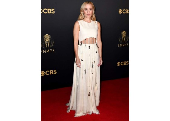 Gillian Anderson<br/>Ella se miraba hermosa con su conjunto de Chloé.<br/><br/>
