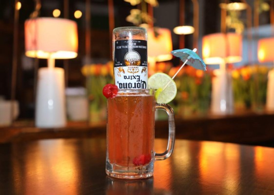 Luego de un largo día de explorar puede que quieras disfrutar una Corona preparada de diversas maneras en el Café Bar. Agualpa Domos & Cabañas cuenta con diversas áreas de descanso en las que relajarte a disfrutar del ambiente y de la naturaleza.<br/><br/><br/><br/>