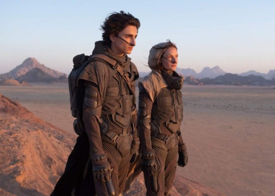 Dune (1 de octubre)<br/> De la mano del visionario Denis Villeneuve (Blade Runner 2049, Arrival), viajaremos hasta Arrakis, un planeta desértico que produce el bien más preciado de toda la galaxia. Protagonizada por Timothée Chalamet y Zendaya, esta historia épica reunirá a Rebecca Ferguson, Jason Momoa, Oscar Isaac, Javier Bardem, Dave Buatista y muchos más actores icónicos del cine moderno. Una película imperdible. <br/>