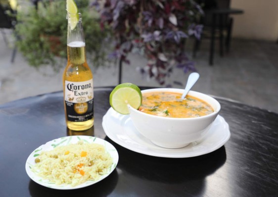 La cercanía al Lago de Yojoa lo hacen un destino ideal para disfrutar platillos de pescado. Desde deliciosas sopas marineras hasta pescado frito con un toque local único. Sea cual sea tu preferencia culinaria, una Corona bien helada nunca puede faltar.<br/><br/><br/><br/>