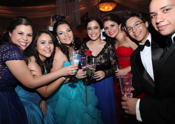 La prom de la Escuela Americana