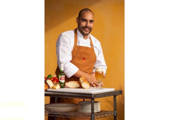 A fuego lento, con creatividad, paciencia y sin miedo a experimentar, Chepe Escalante ha construido una exitosa carrera culinaria que lo ha convertido en referente de la gastronomía centroamericana. Fotografía Dany Barrientos