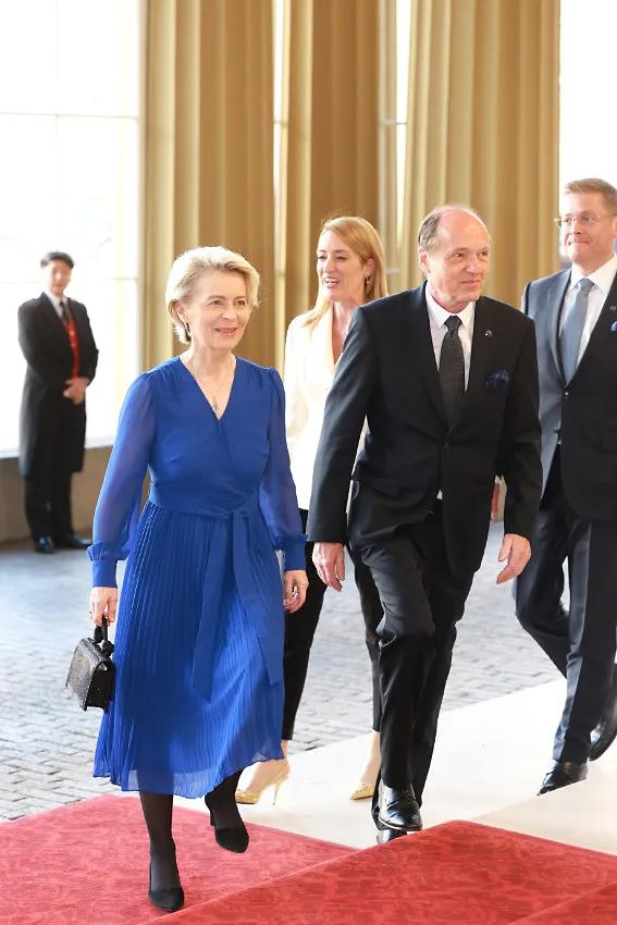 Royals invitados a la coronación de Carlos III celebran en Buckingham