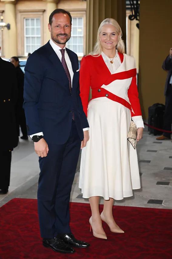 Royals invitados a la coronación de Carlos III celebran en Buckingham