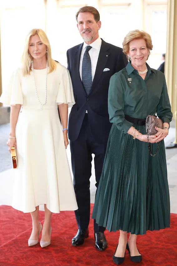 <b>Pablo de Grecia, acompañado de su esposa Marie-Chantal y de su madre, la reina Ana María</b>