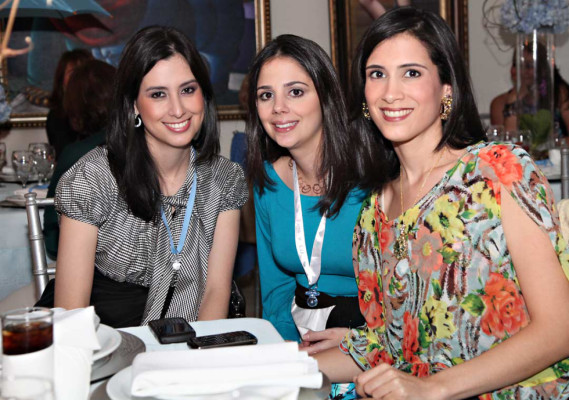 Fiesta azul para Mireya Rock