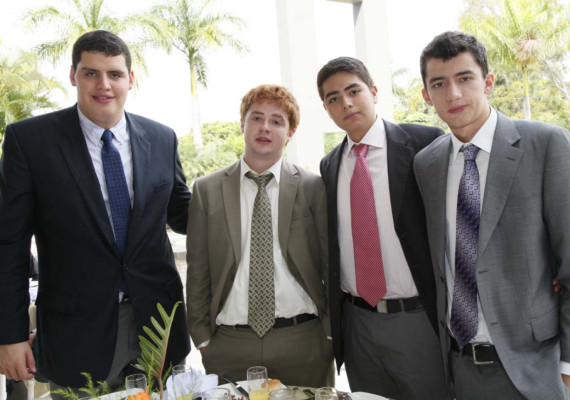 Senior breakfast de la Escuela Americana