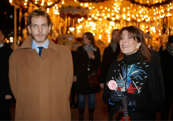 Carolina y Andrea Casiraghi, inauguran la Navidad en Mónaco