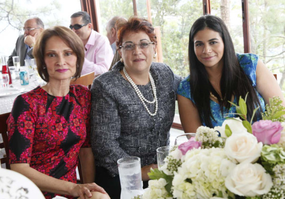 La primera comunión de Gaby Abudoj