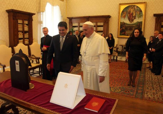 El papa Francisco recibió a Juan Orlando Hernández