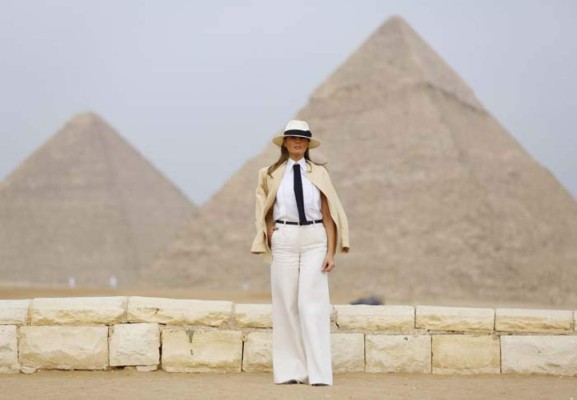 Los looks de Melania Trump en África