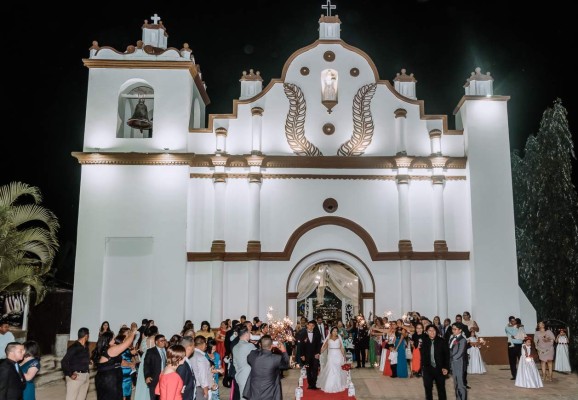 La boda de Rina Urquía y Raúl Aguilar