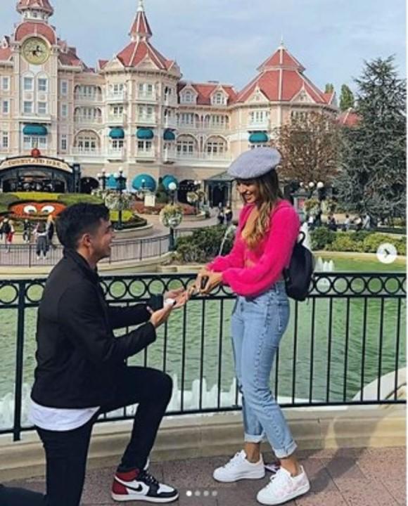 El 14 de octubre de 2019, Dubón le pidió matrimonio a Nancy en Disneyland en la ciudad de París en Francia y por lo general acostumbran a compartir fotos en cada una de las ciudades que visitan de todo el mundo.