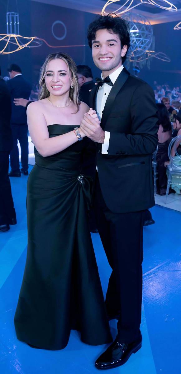 Desfile de Padres e Hijos en la gala de graduación de la Escuela Internacional Sampedrana 2026